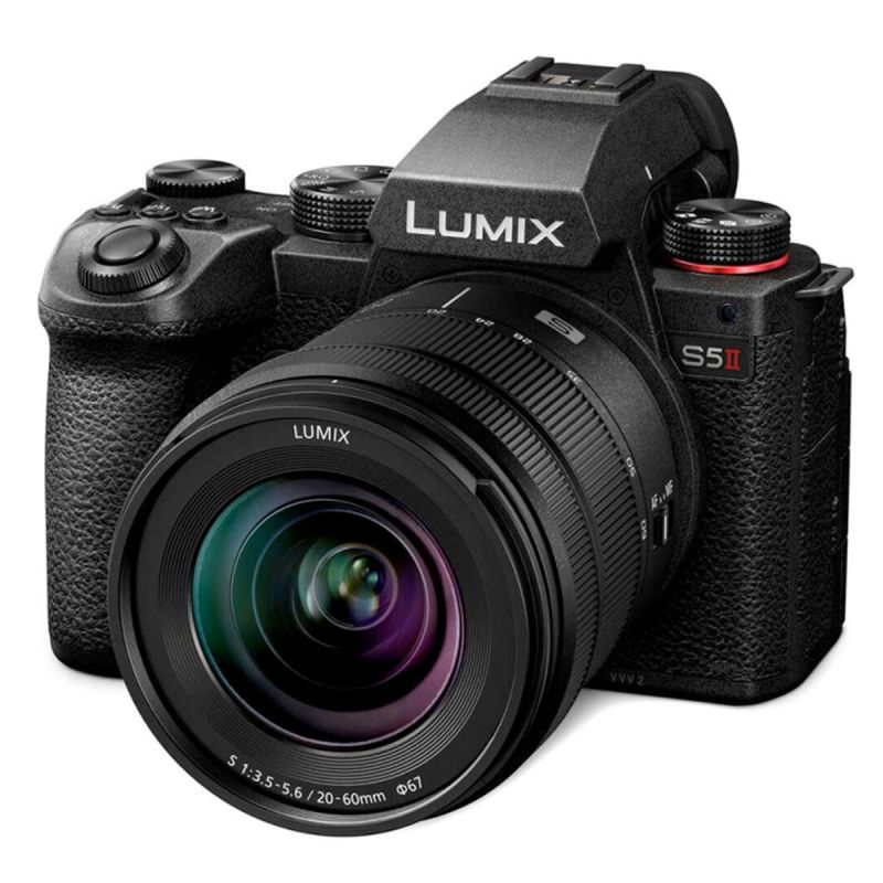Panasonic LUMIX DC-S5II avec objectif 20-60 mm en action, idéal pour la photo et la vidéo