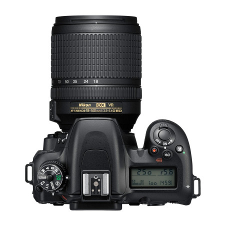 NIKON D7500 + AF-S DX 18-140 mm f/3,5-5,6 VR