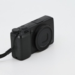 RICOH GR III COMPACT 28MM...