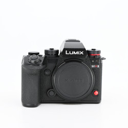 PANASONIC LUMIX S1R II...