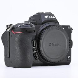 NIKON Z5 hybride plein...