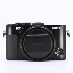 SONY CYBER-SHOT DSC-RX1R II...