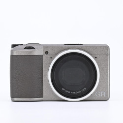 RICOH GR III DIARY EDITION...