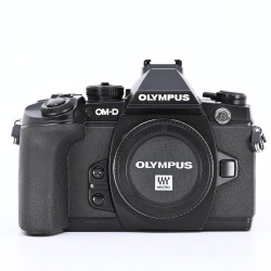 OLYMPUS OM-D E M1...