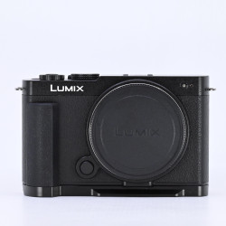 LUMIX PANASONIC DC-S9...