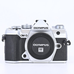 OLYMPUS OM-D E-M5 III...