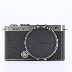 PANASONIC LUMIX DC-S9 +...