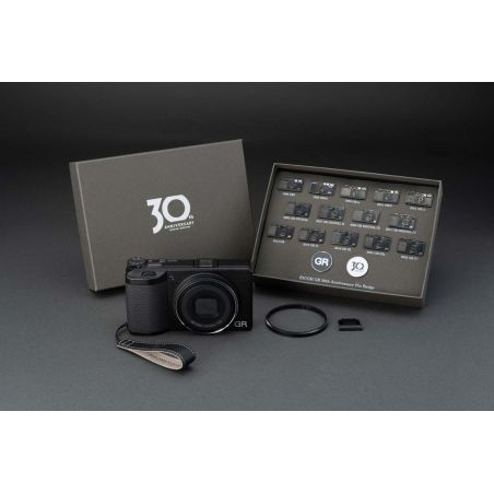 RICOH GR IV 30th Anniversary Edition coffret collector