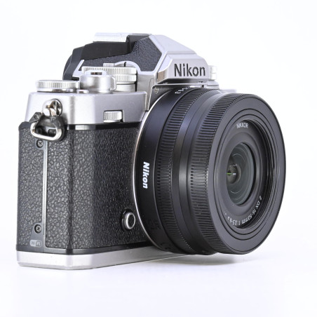 Nikon Z fc + NIKKOR Z DX 16-50mm f/3.5-6.3 VR d'Occasion Bon état Gara