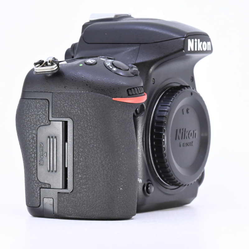 Nikon D750 + Grip d'Occasion Très bon état Garantie 12 Mois
