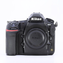 Nikon D850 + grip MB-D18...